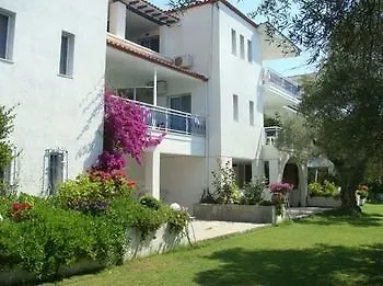 Faros Apartments بوسيدي
