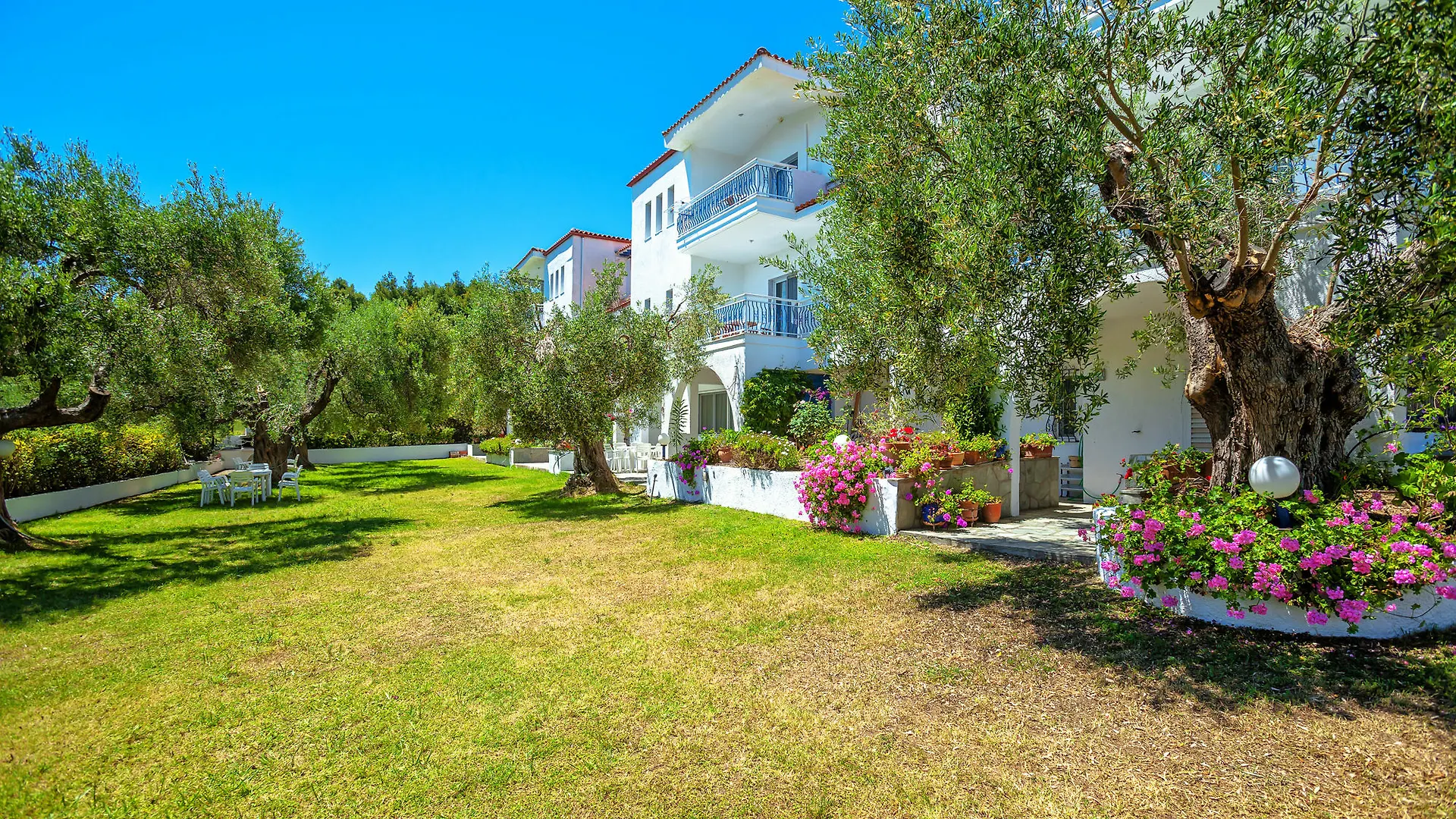 Faros Apartments بوسيدي